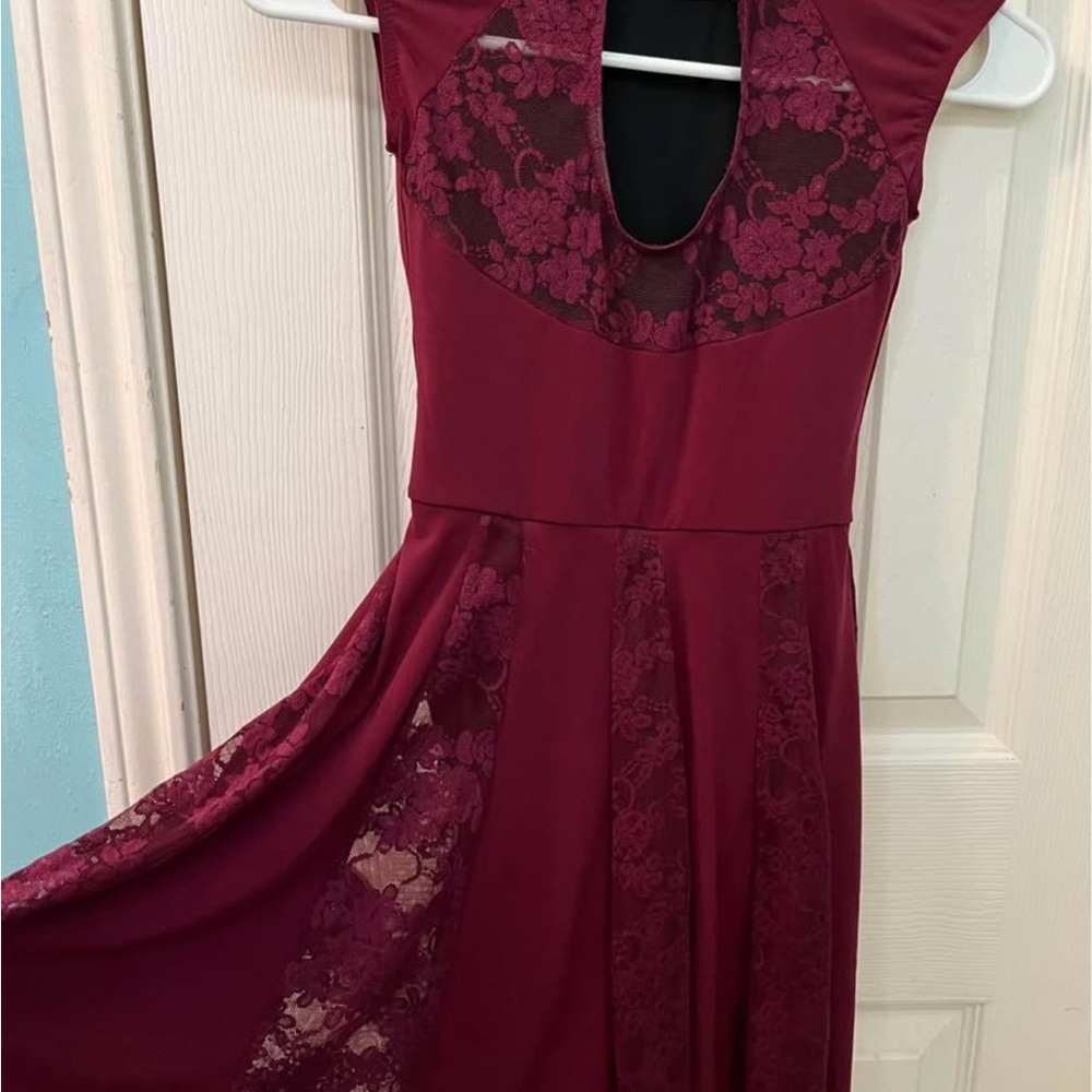 Burgandy dance costume
Girls size medium